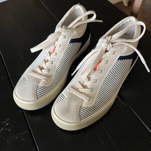 The LACE UP Sneakers